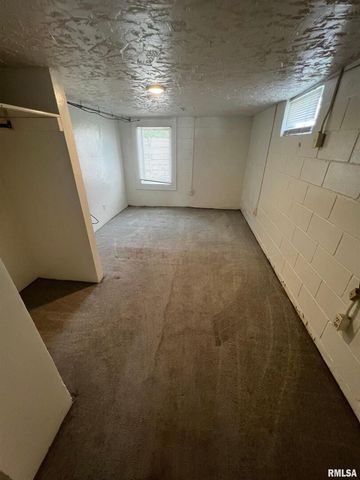 428 7TH Street, Moline, IL 61265