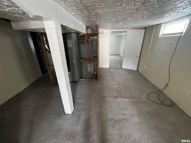 428 7TH Street, Moline, IL 61265