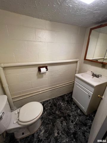 428 7TH Street, Moline, IL 61265