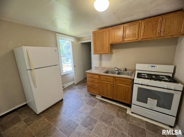 428 7TH Street, Moline, IL 61265