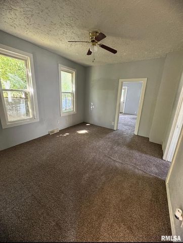 428 7TH Street, Moline, IL 61265