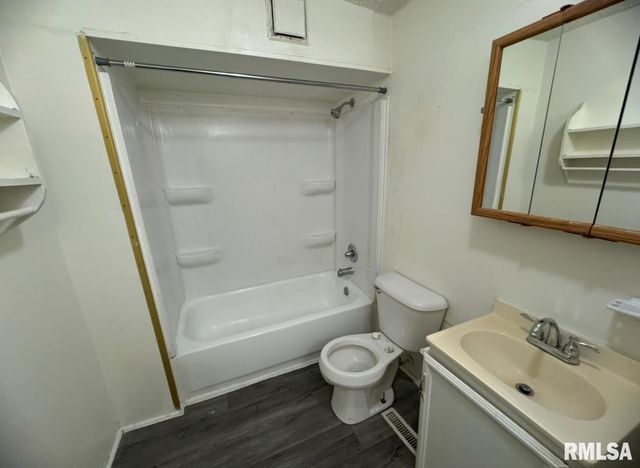 428 7TH Street, Moline, IL 61265