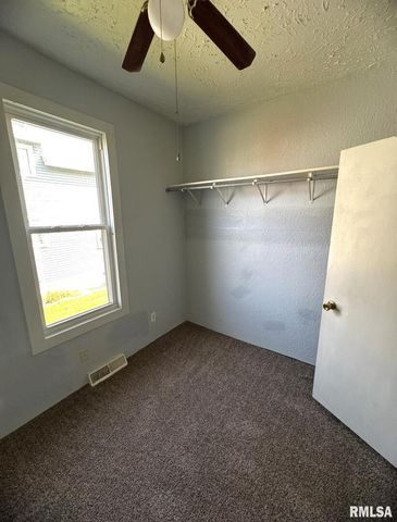 428 7TH Street, Moline, IL 61265