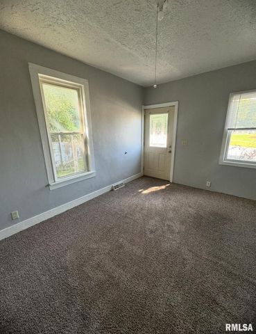 428 7TH Street, Moline, IL 61265