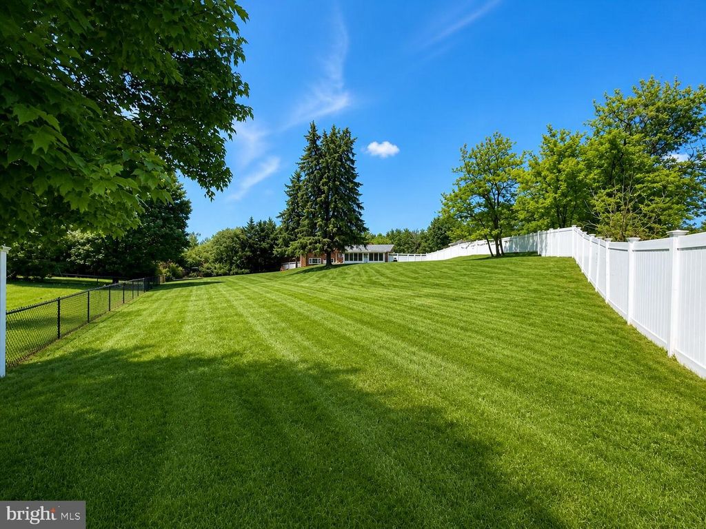 Image 34 of property listing at 4805 TAMWORTH CT, Temple Hills, MD 20748