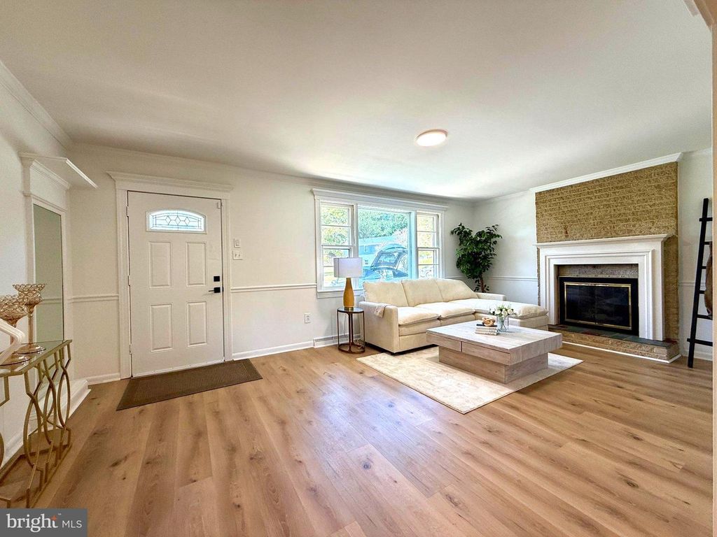 Image 5 of property listing at 4805 TAMWORTH CT, Temple Hills, MD 20748