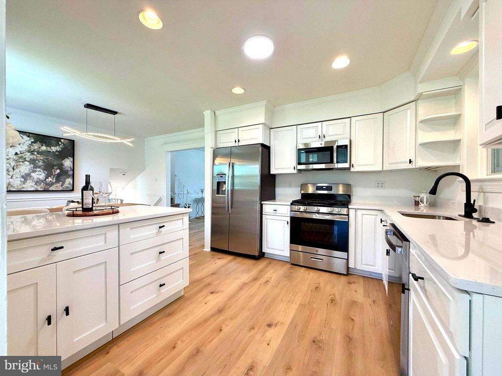 Image 9 of property listing at 4805 TAMWORTH CT, Temple Hills, MD 20748