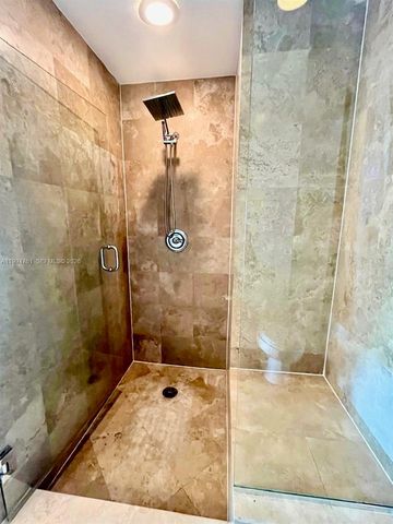 300 S Biscayne Blvd T-2012, Miami, FL 33131