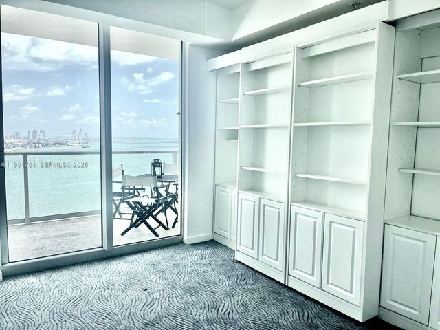 300 S Biscayne Blvd T-2012, Miami, FL 33131