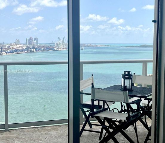 300 S Biscayne Blvd T-2012, Miami, FL 33131