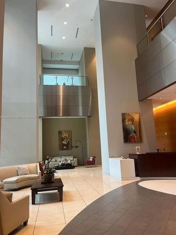 300 S Biscayne Blvd T-2012, Miami, FL 33131