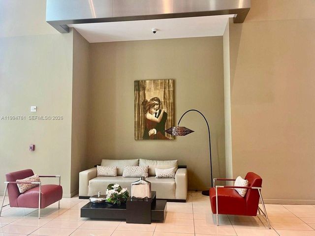 300 S Biscayne Blvd T-2012, Miami, FL 33131