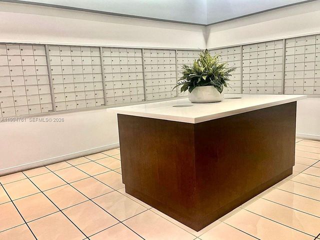 300 S Biscayne Blvd T-2012, Miami, FL 33131