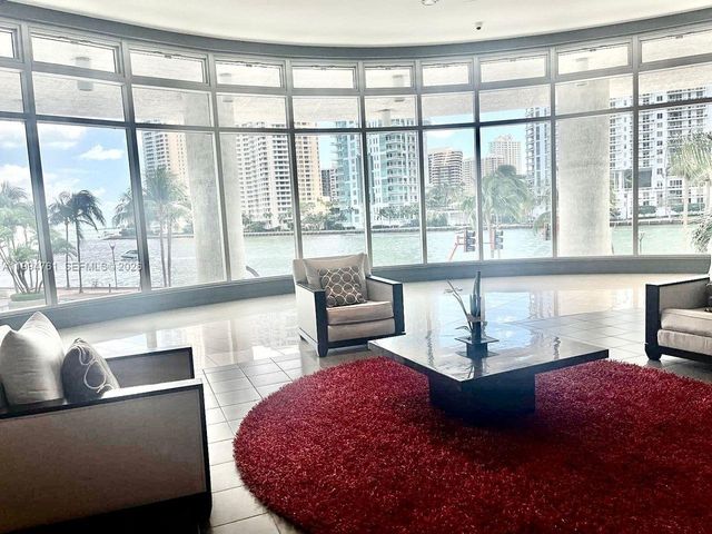 300 S Biscayne Blvd T-2012, Miami, FL 33131