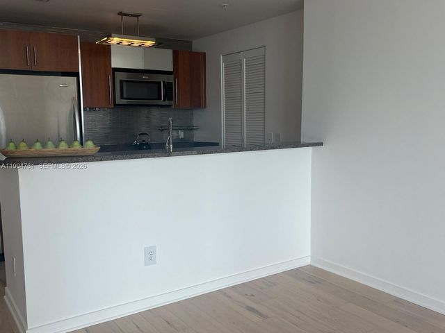 300 S Biscayne Blvd T-2012, Miami, FL 33131