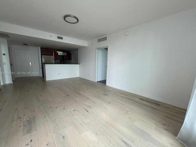 300 S Biscayne Blvd T-2012, Miami, FL 33131