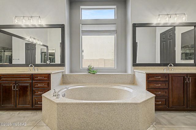 1156 W Casentino Pass, Oro Valley, AZ 85755