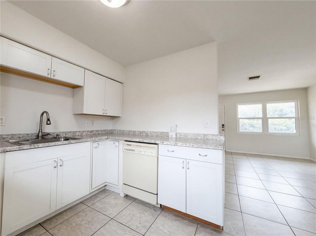 Image 13 of property listing at 737 GULF COAST BOULEVARD, Venice, FL 34285