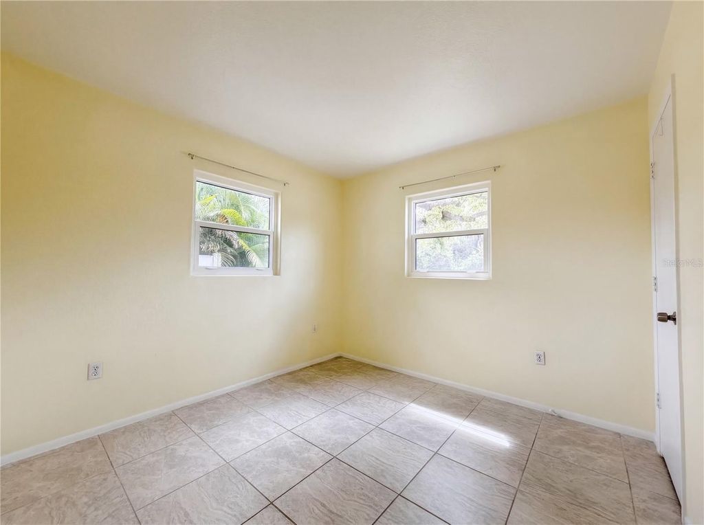 Image 18 of property listing at 737 GULF COAST BOULEVARD, Venice, FL 34285