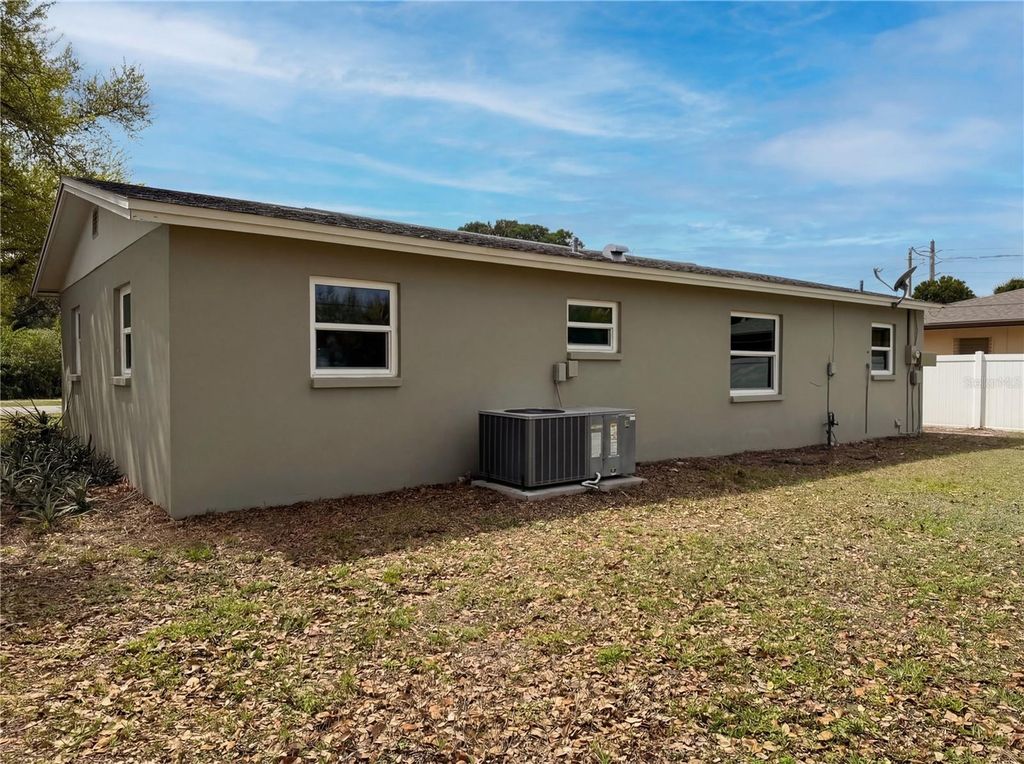 Image 9 of property listing at 737 GULF COAST BOULEVARD, Venice, FL 34285