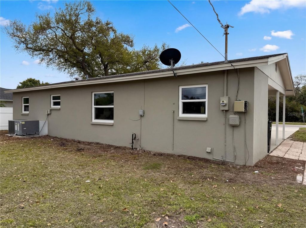 Image 10 of property listing at 737 GULF COAST BOULEVARD, Venice, FL 34285