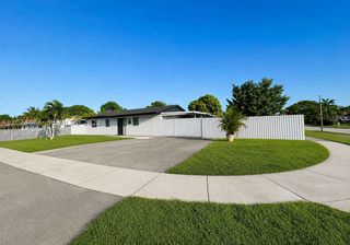 4860 NW 190th St, Miami Gardens, FL 33055
