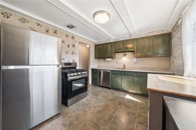 428 Crestview Dr, Plum Boro, PA 15239