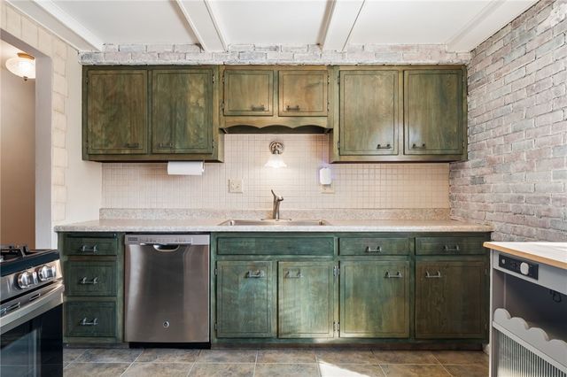 428 Crestview Dr, Plum Boro, PA 15239