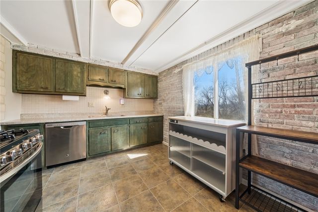 428 Crestview Dr, Plum Boro, PA 15239