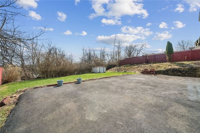 428 Crestview Dr, Plum Boro, PA 15239