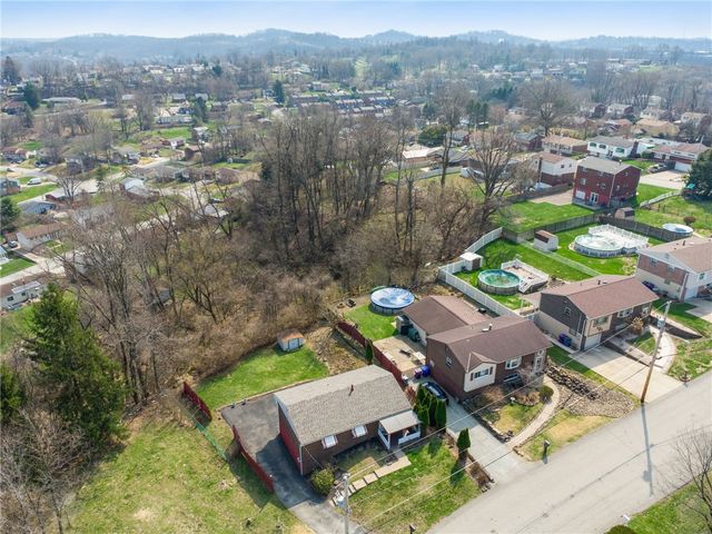 428 Crestview Dr, Plum Boro, PA 15239