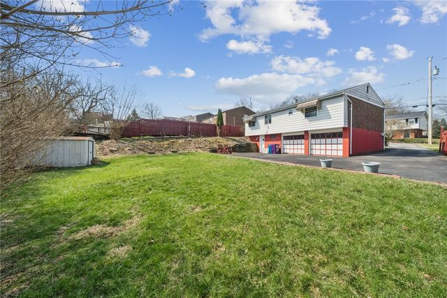 428 Crestview Dr, Plum Boro, PA 15239