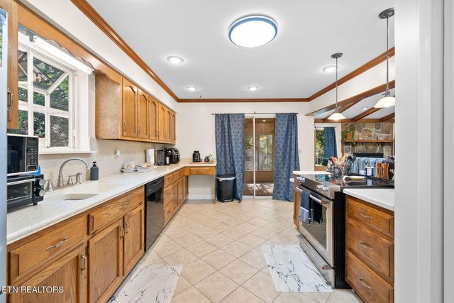 16 Trafalgar Lane, Crossville, TN 38558