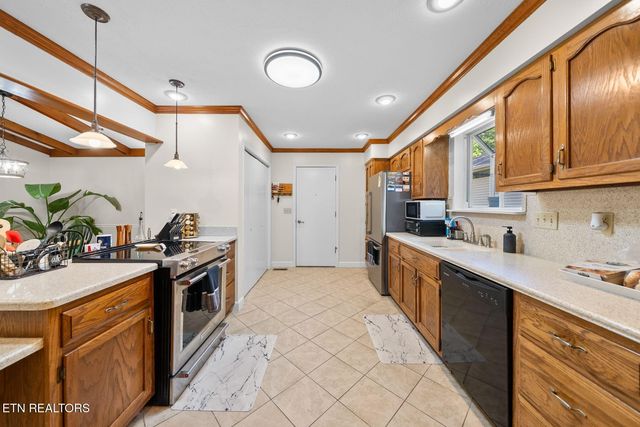 16 Trafalgar Lane, Crossville, TN 38558
