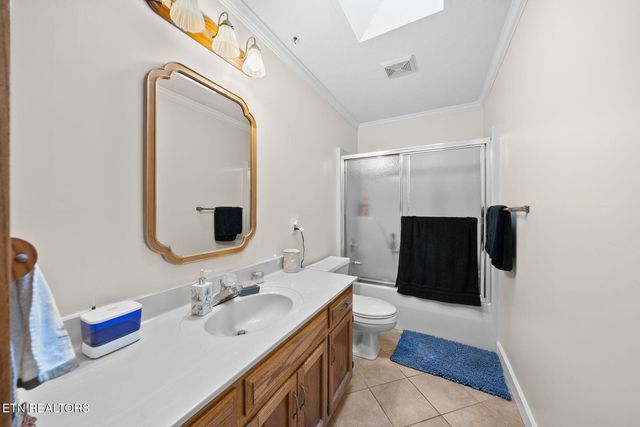 16 Trafalgar Lane, Crossville, TN 38558