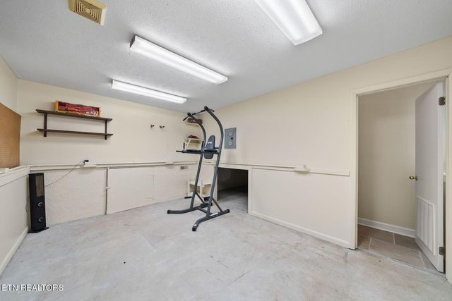 16 Trafalgar Lane, Crossville, TN 38558