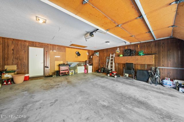 16 Trafalgar Lane, Crossville, TN 38558