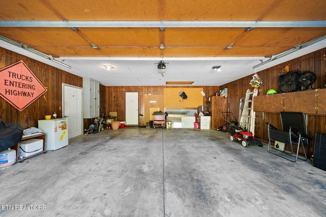 16 Trafalgar Lane, Crossville, TN 38558