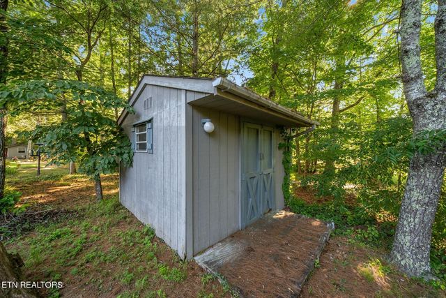 16 Trafalgar Lane, Crossville, TN 38558