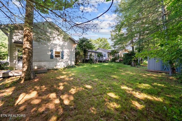 16 Trafalgar Lane, Crossville, TN 38558