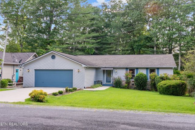16 Trafalgar Lane, Crossville, TN 38558