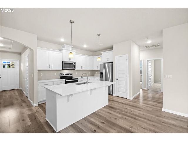 730 E CAMELLIA St, Yamhill, OR 97148