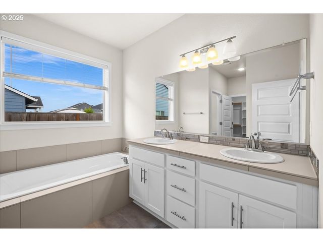 730 E CAMELLIA St, Yamhill, OR 97148