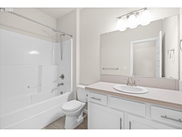 730 E CAMELLIA St, Yamhill, OR 97148