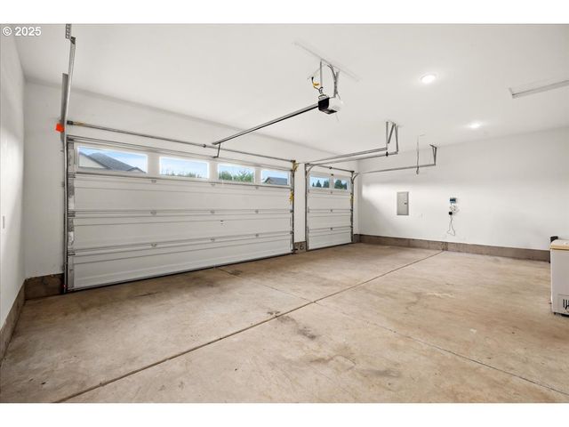 730 E CAMELLIA St, Yamhill, OR 97148