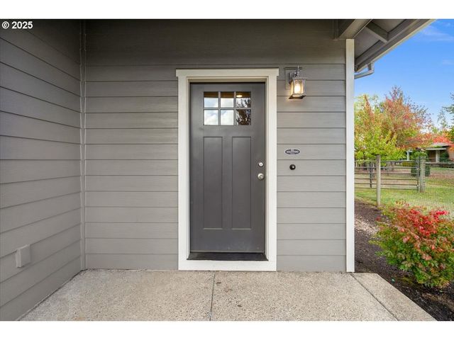 730 E CAMELLIA St, Yamhill, OR 97148