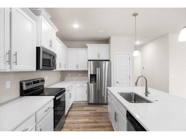 730 E CAMELLIA St, Yamhill, OR 97148