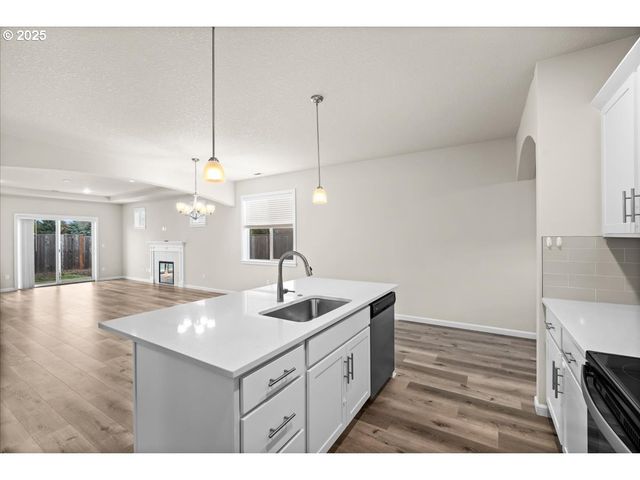 730 E CAMELLIA St, Yamhill, OR 97148