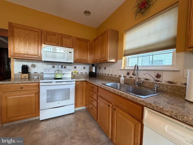 536 DORAL DR, Williamstown, NJ 08094