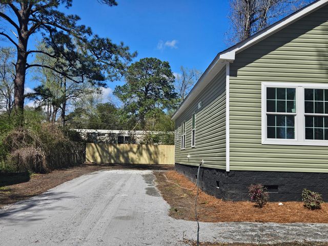 1550 Larry Street, North Charleston, SC 29406